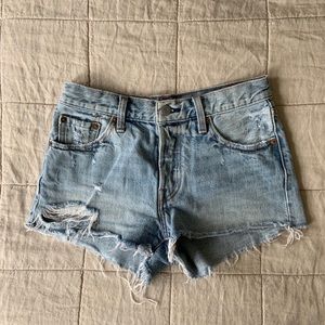Levi cut off shorts